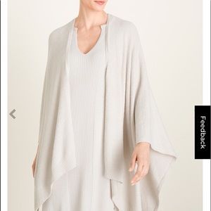 Barefoot dreams cape